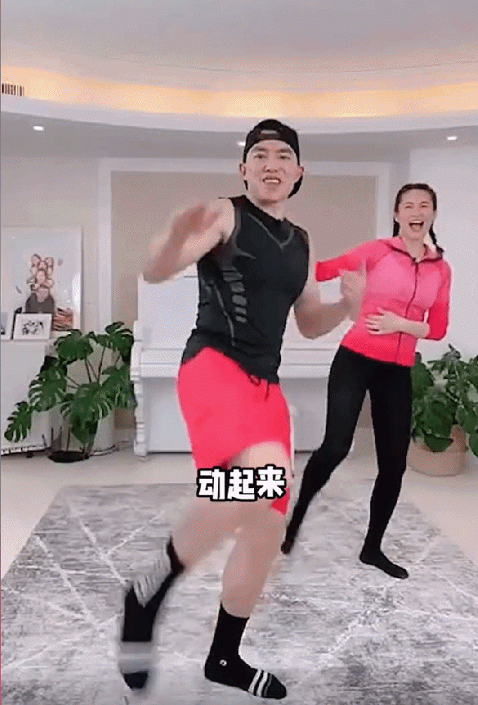 刘畊宏男孩女孩们看过来！10套瑜伽动作让你躺着瘦！